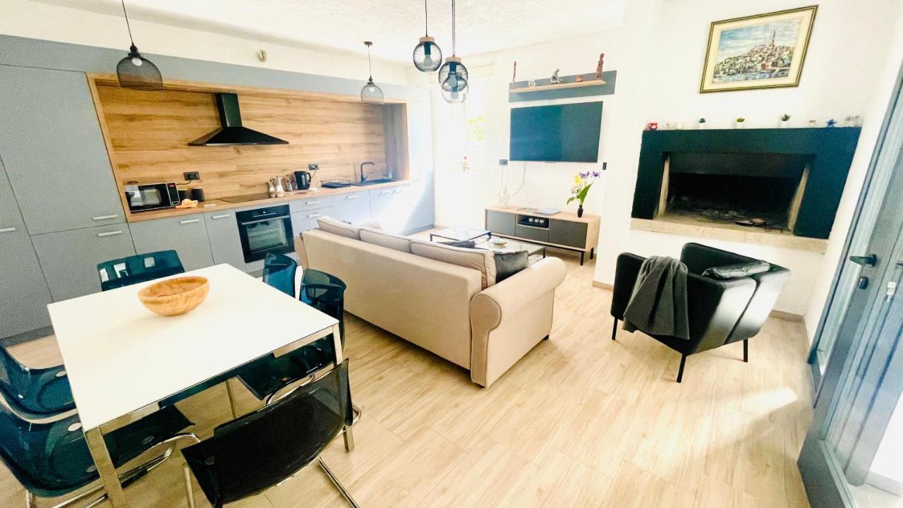 Modern Apartment With Fireplace & Stylish Kitchen Kanfanar Bagian luar foto